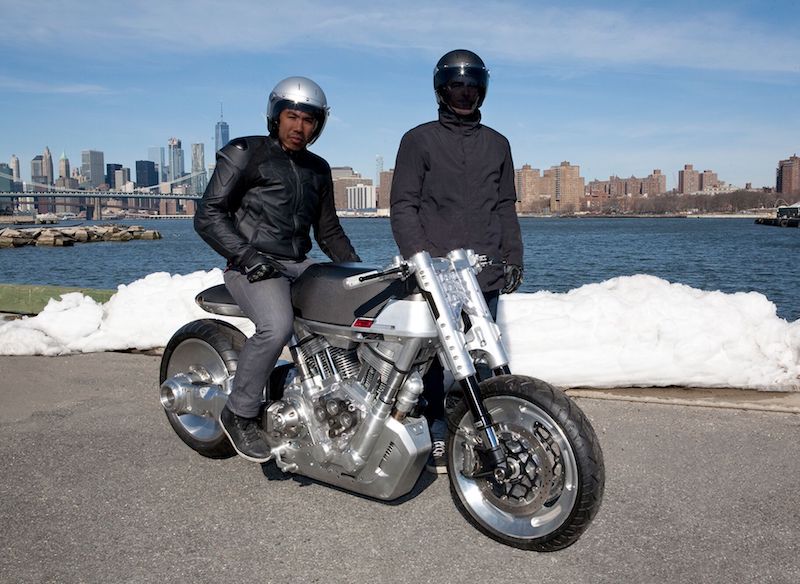 America's newest motorcycle company, Vanguard, has teamed up with fellow American Bluetooth company FUSAR and Isle of Man helmet company Veldt to offer an exclusive helmet.