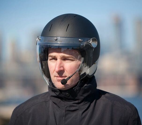 America's newest motorcycle company, Vanguard, has teamed up with fellow American Bluetooth company FUSAR and Isle of Man helmet company Veldt to offer an exclusive helmet. sound