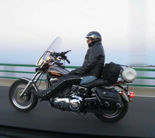 Michigan rider Phil Comar, known as the No Hands Man, has set a new world record for riding 600 miles without touching the handlebars.