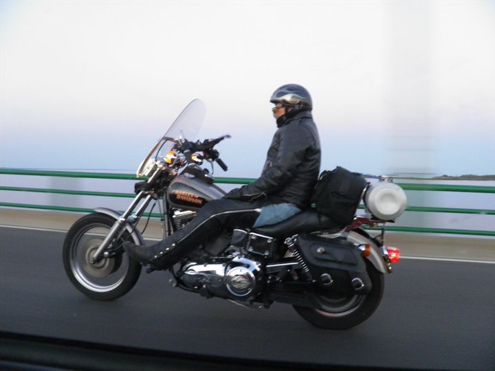 Michigan rider Phil Comar, known as the No Hands Man, has set a new world record for riding 600 miles without touching the handlebars.