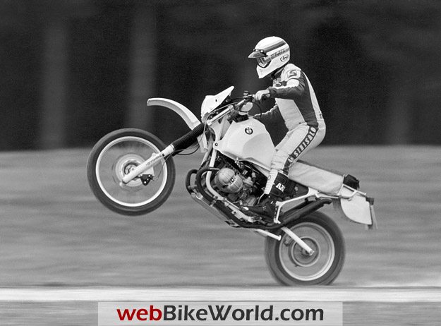 Wheelie on the BMW R 100 GS