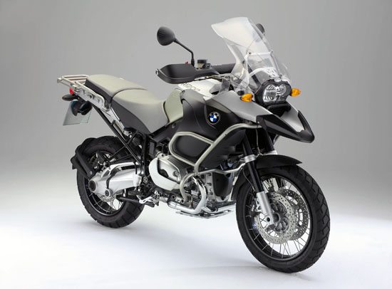 BMW R 1200 GS Adventure - Front Quarter View