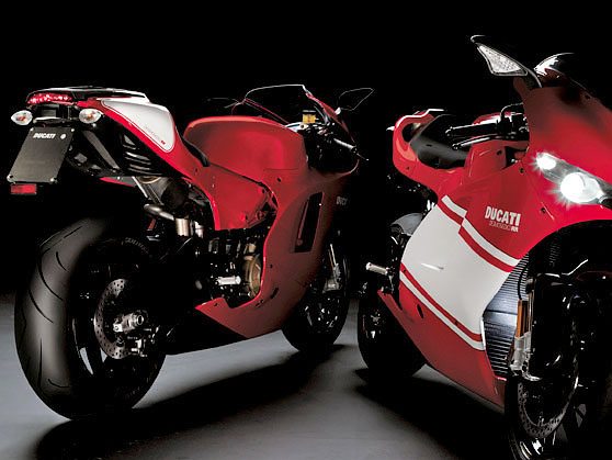 Ducati Desmosedici RR - Front and Rear Views