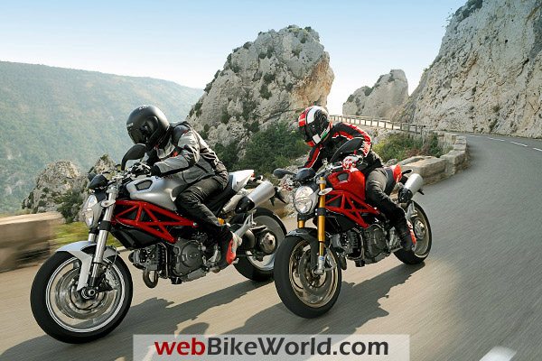 Ducati Monster 1100 - On the Road