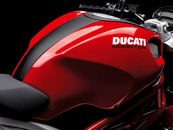 Ducati Monster 696 - Fuel Tank Uses Replaceable Colored "Skins"