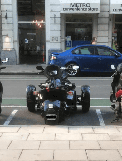 Can trikes park in motorbike bays? bashing