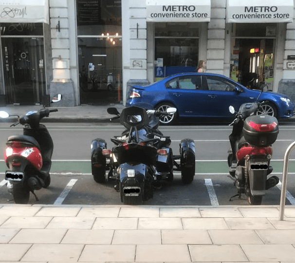 Can trikes park in motorbike bays? bashing