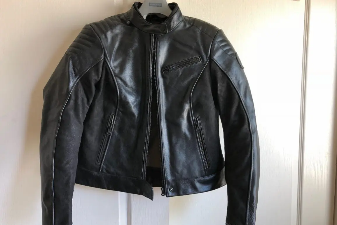 Revit Clare レザーライダースジャケット The REV'IT Clare Ladies Jacket: Hands On Review