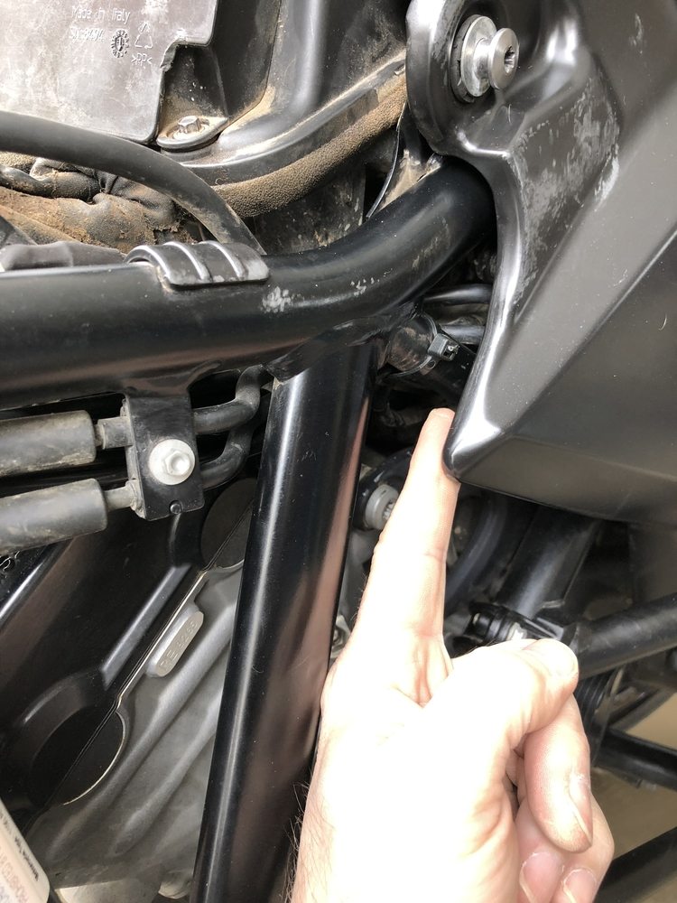 Photo Demonstrating Gap Between Frame and Airbox For Harness Routing