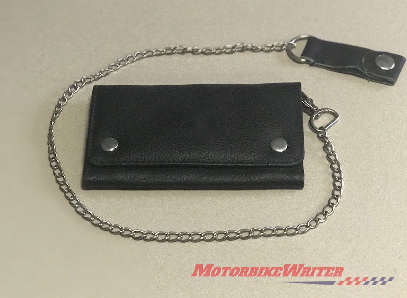 Why Do People Wear Wallet Chains – iChainWallets