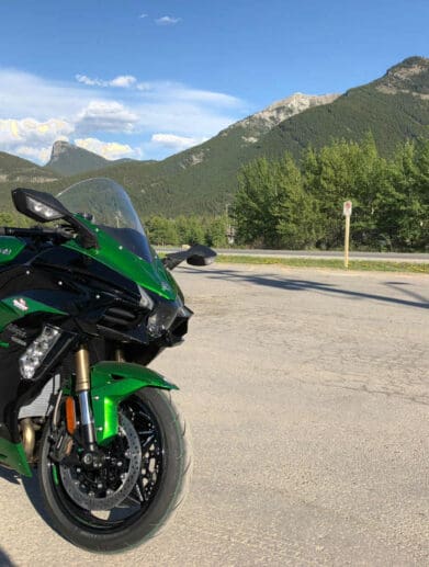 2018 Kawasaki Ninja H2SXSE with mountains in the background.
