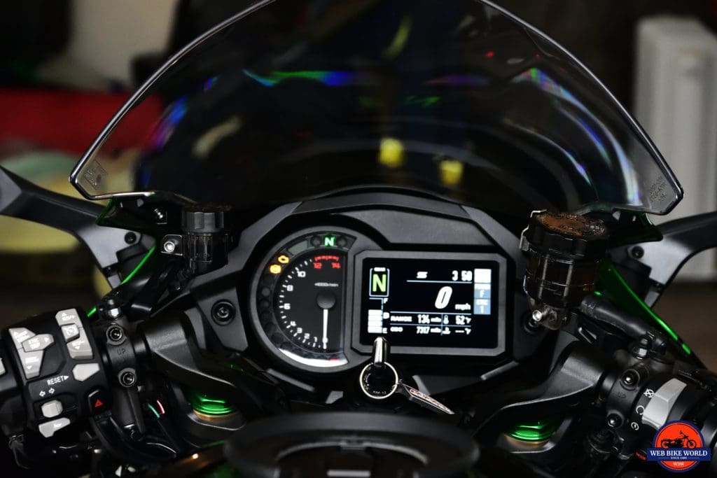 2018 Kawasaki Ninja H2SXSE gauges and TFT display.
