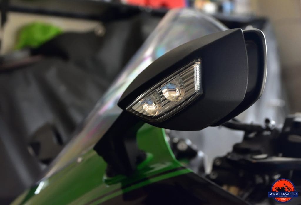 2018 Kawasaki Ninja H2SXSE front turn signal.