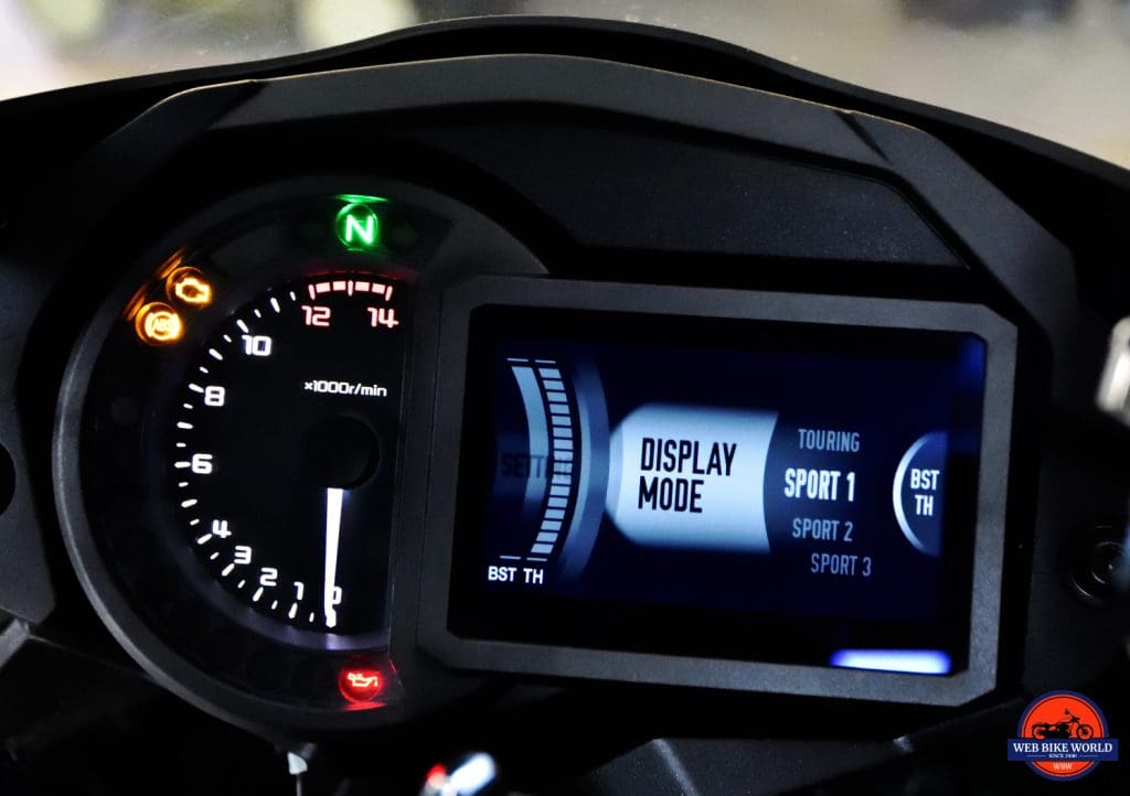 2018 Kawasaki Ninja H2SXSE gauges and TFT display.