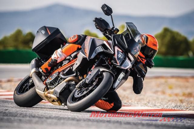 KTM 1290 SUPER DUKE GT 3