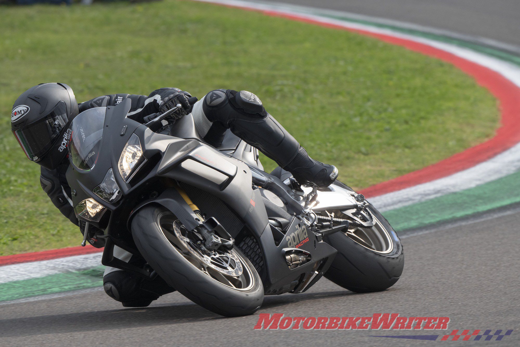 Aprilia RSV4 1100 Factory slims rsv4 x