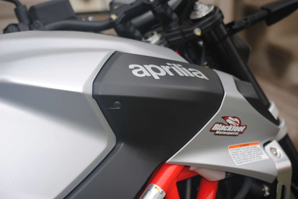 2018 Aprilia Shiver 900 tank