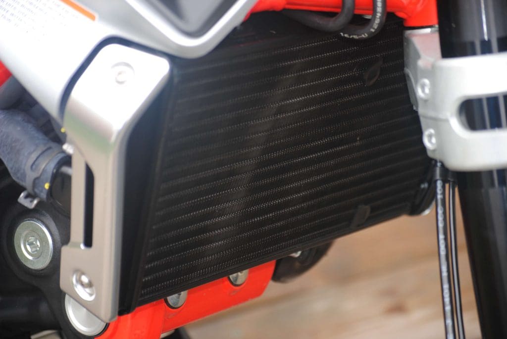 2018 Aprilia Shiver 900 cooling system