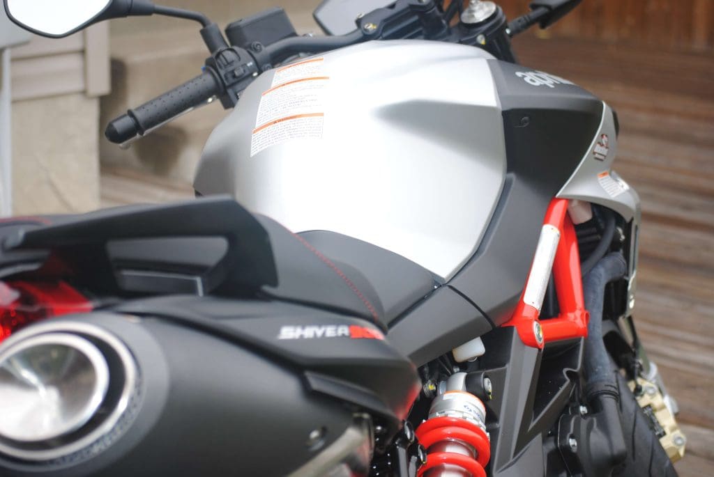 2018 Aprilia Shiver 900 tank