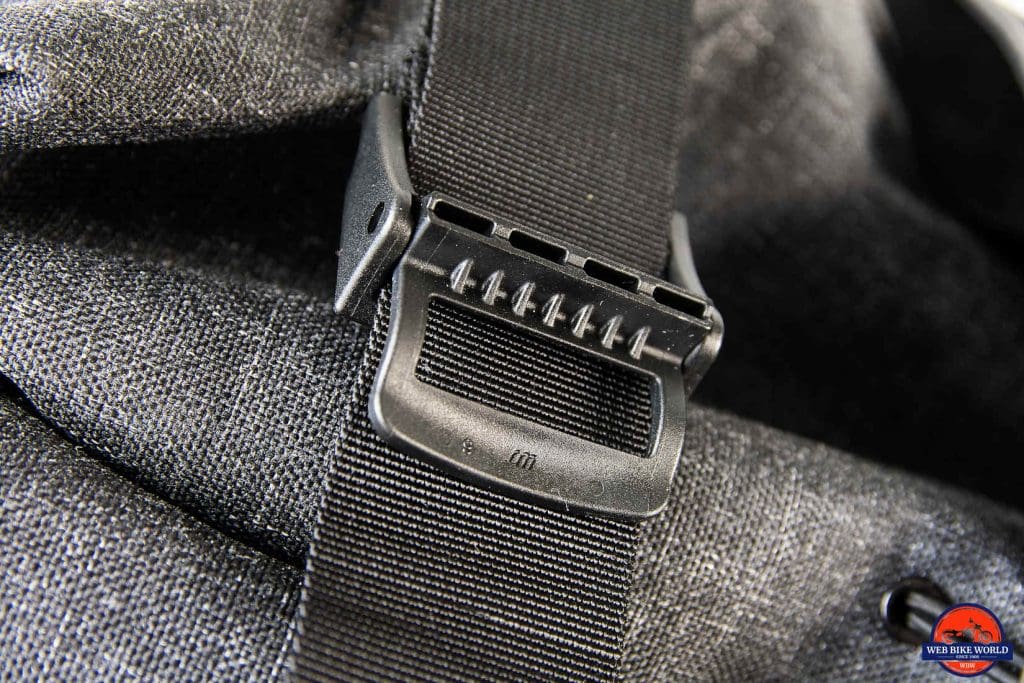 Adjustable latch on the Velomacchi 40L Speedway Backpack.