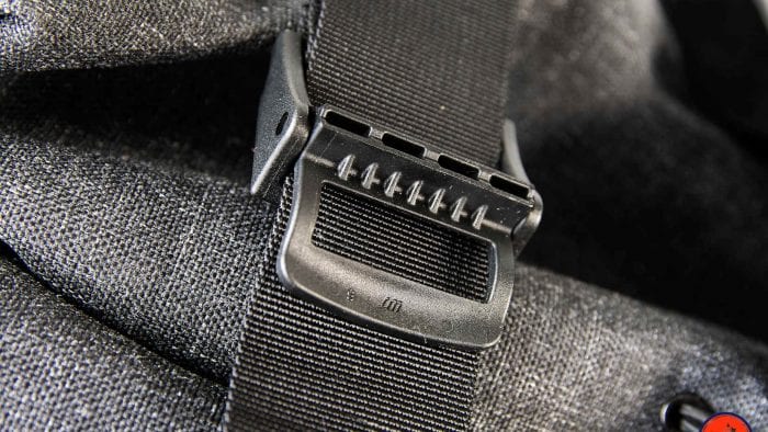 Adjustable latch on the Velomacchi 40L Speedway Backpack.