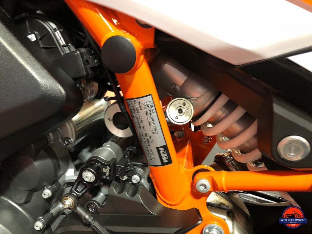 WP Monoshock adjustable rear suspension with PDS.