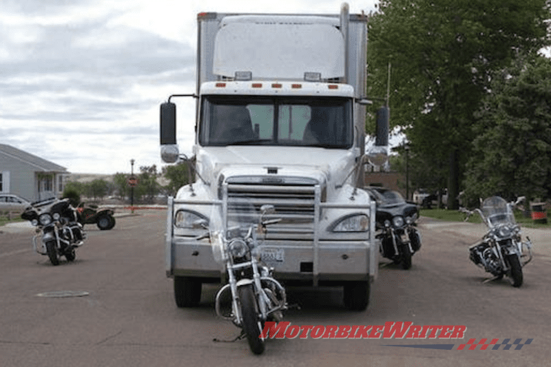 Trucks reversed image lane filtering blind spot