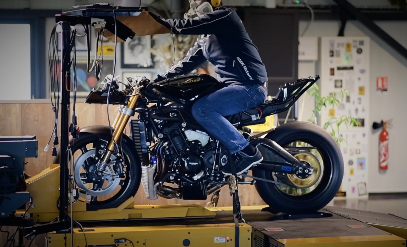 Listen to the Triumph Daytona 765 Sing - webBikeWorld