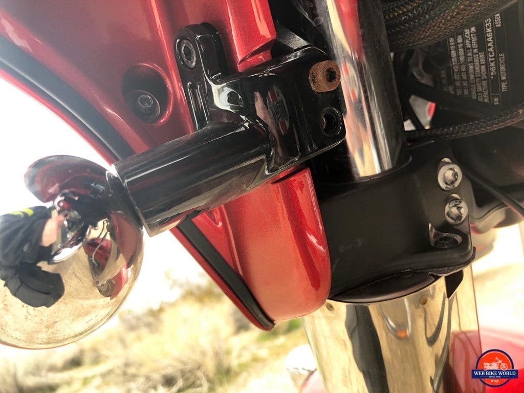 Missing mounting bolt on the Indian Chieftain Ltd turn signal.
