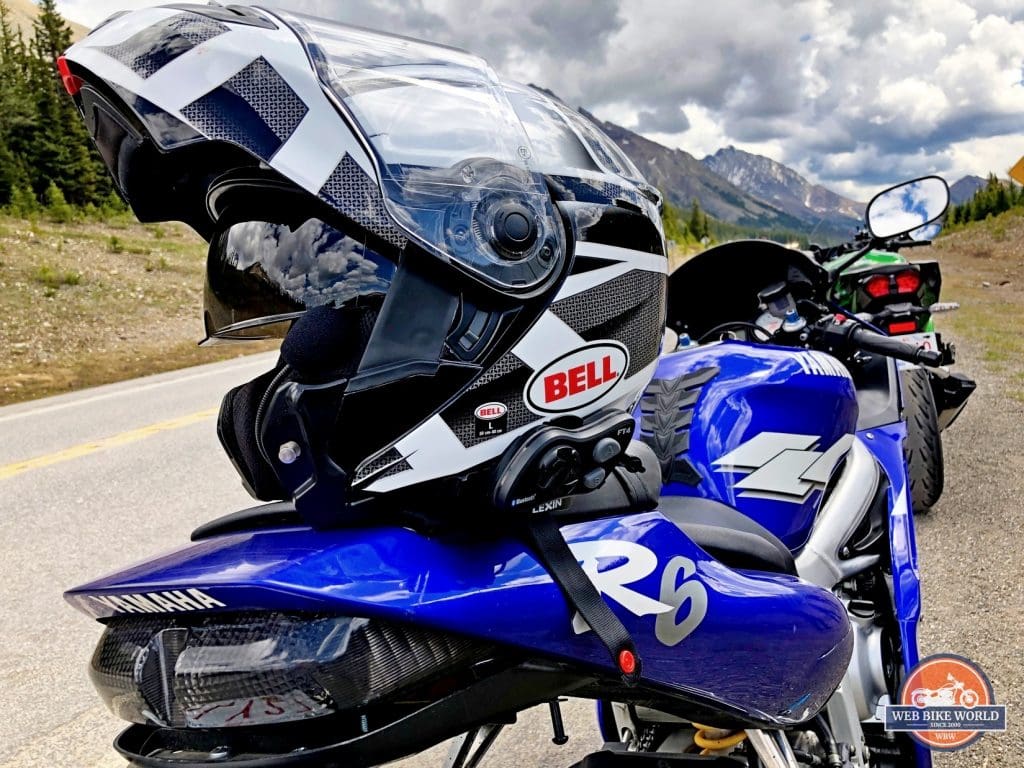 Bell SRT Modular helmet on a Yamaha R6.