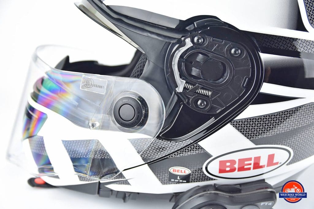 The Bell SRT Modular visor and hinge.