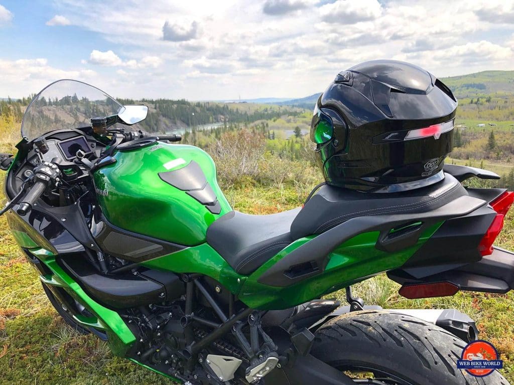 GMax MD01 helmet with a Kawsaki Ninja H2SX SE.