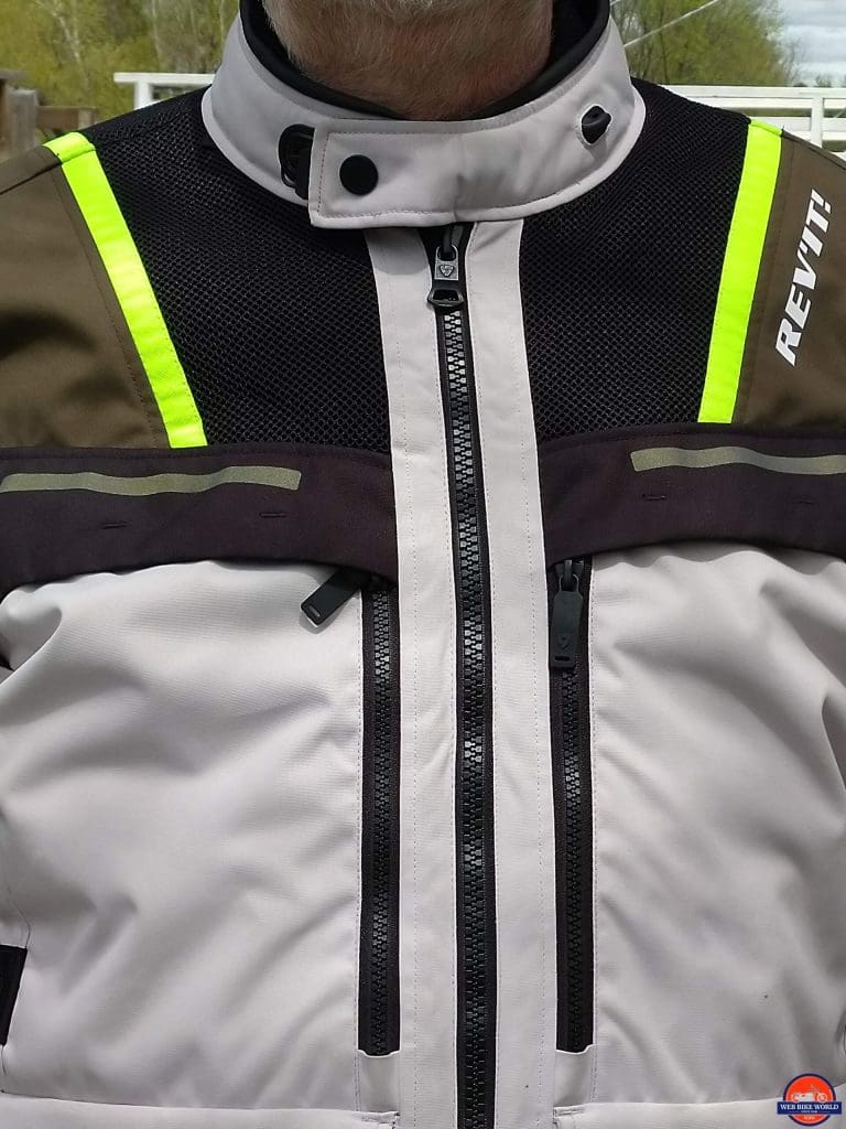 REV’IT! Offtrack Adventure Jacket mandarin-style collar with REV'IT! flexsnap mechanism