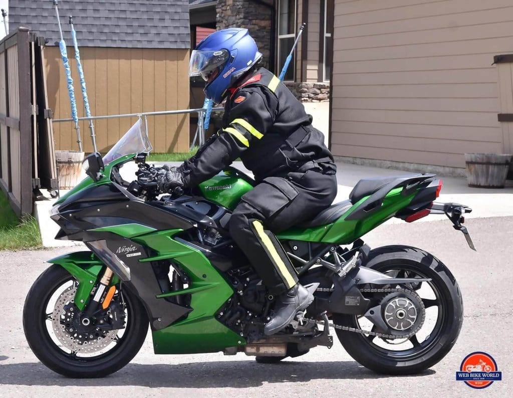 Me wearing The Shoei GT Air II on my Kawasaki Ninja H2SX SE.