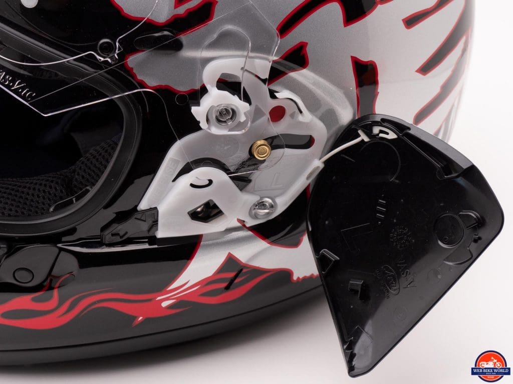 Arai Defiant-X Helmet visor mechanism