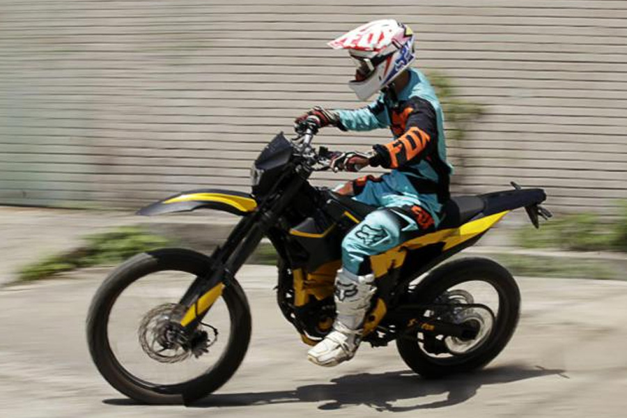 Get Ready for the Sur Ron Booom Bee to Challenge Zero webBikeWorld
