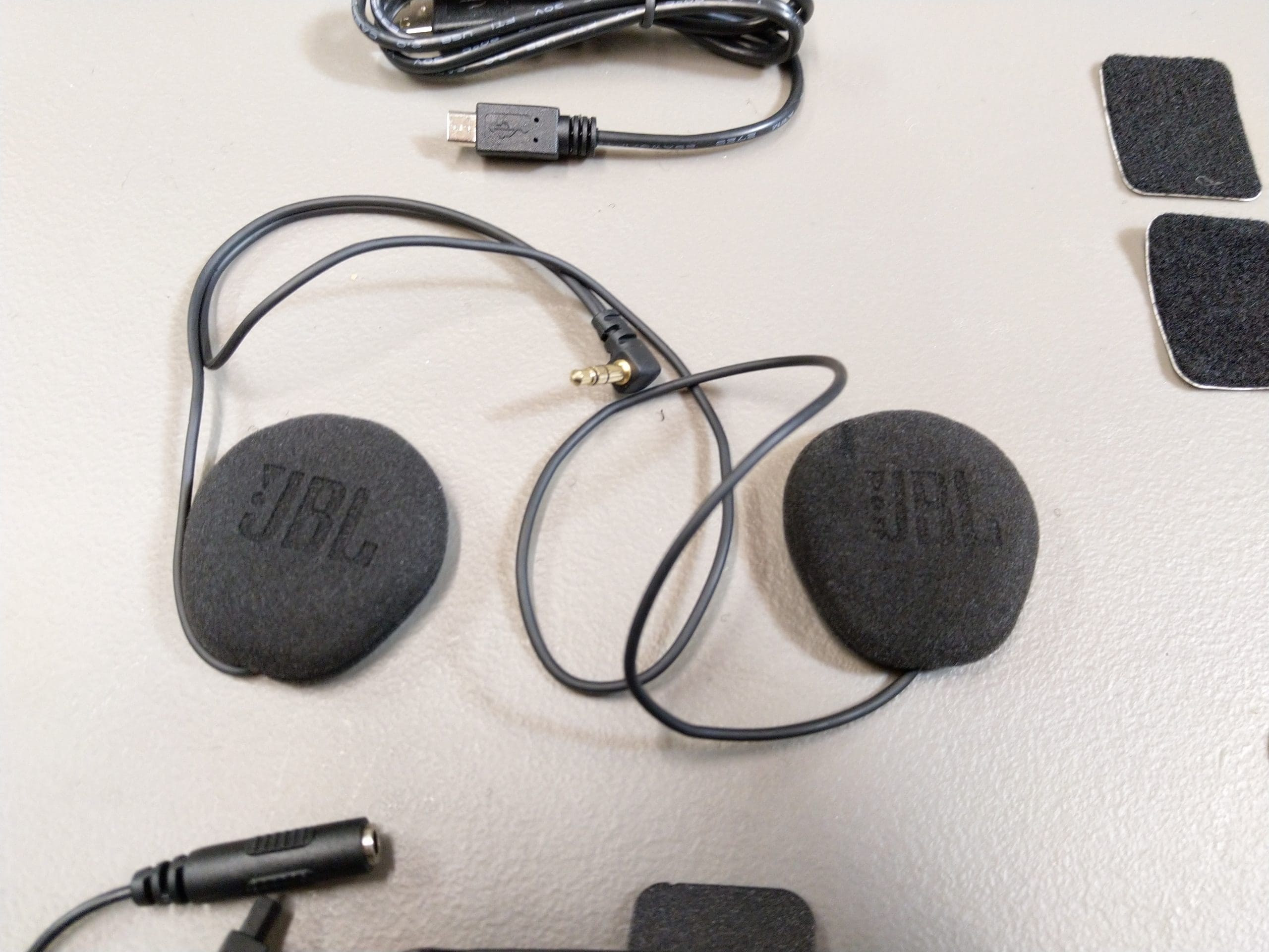 Læsbarhed Layouten finansiere Cardo 45mm JBL Audio Kit: PACKTALK BOLD Companion Review - webBikeWorld