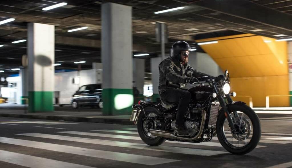 2020 Triumph Bonneville Bobber / Bobber Black