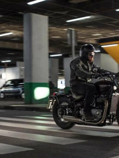 2020 Triumph Bonneville Bobber / Bobber Black