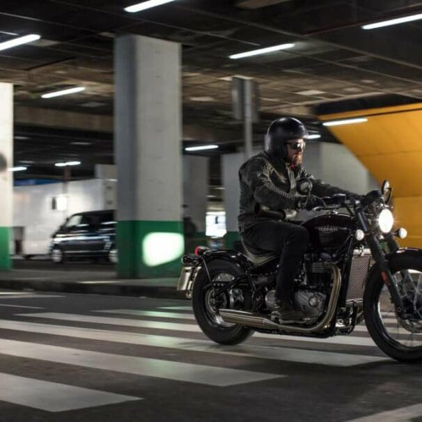 2020 Triumph Bonneville Bobber / Bobber Black