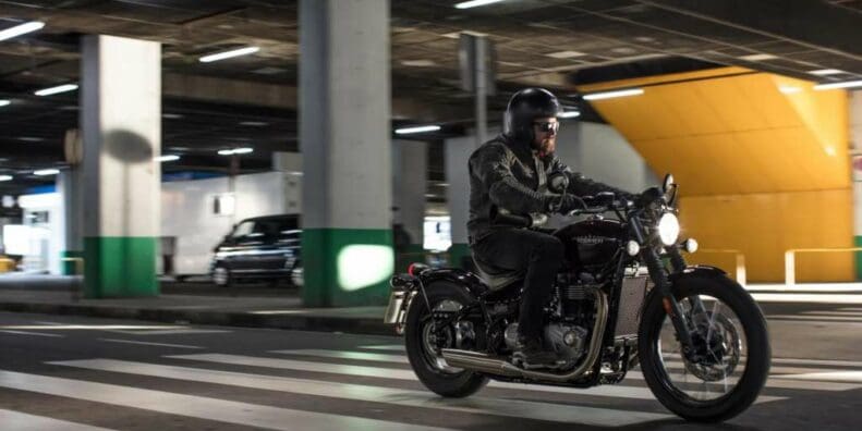 2020 Triumph Bonneville Bobber / Bobber Black