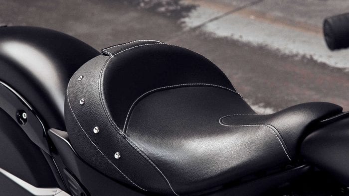 2020-indian-chief-dark-horse-4-700x394.j