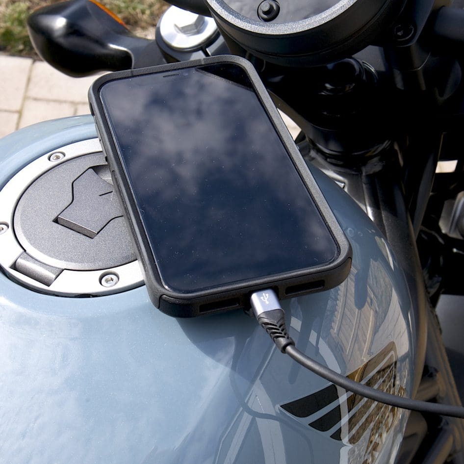 [Review] RidePower Motorcycle Phone Charger webBikeWorld