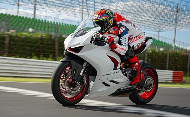 DUCATI_PANIGALE_V2_AMBIENCE-_32__UC174120_High_feature-633x388-1.jpg