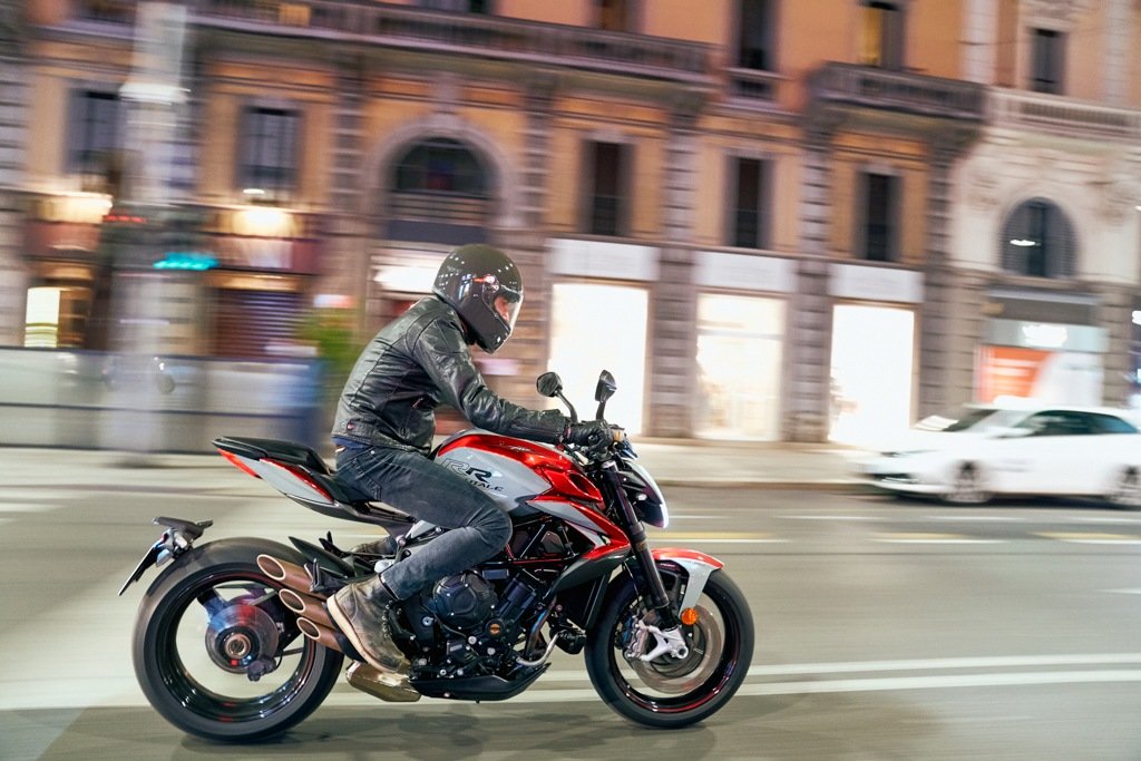 aprilia brutale 800
