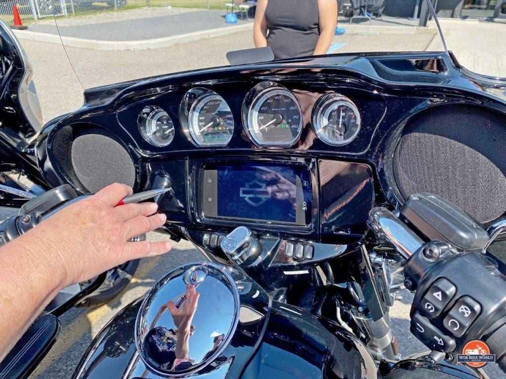 The dash display on the 2019 Harley Ultra Classic Limited.