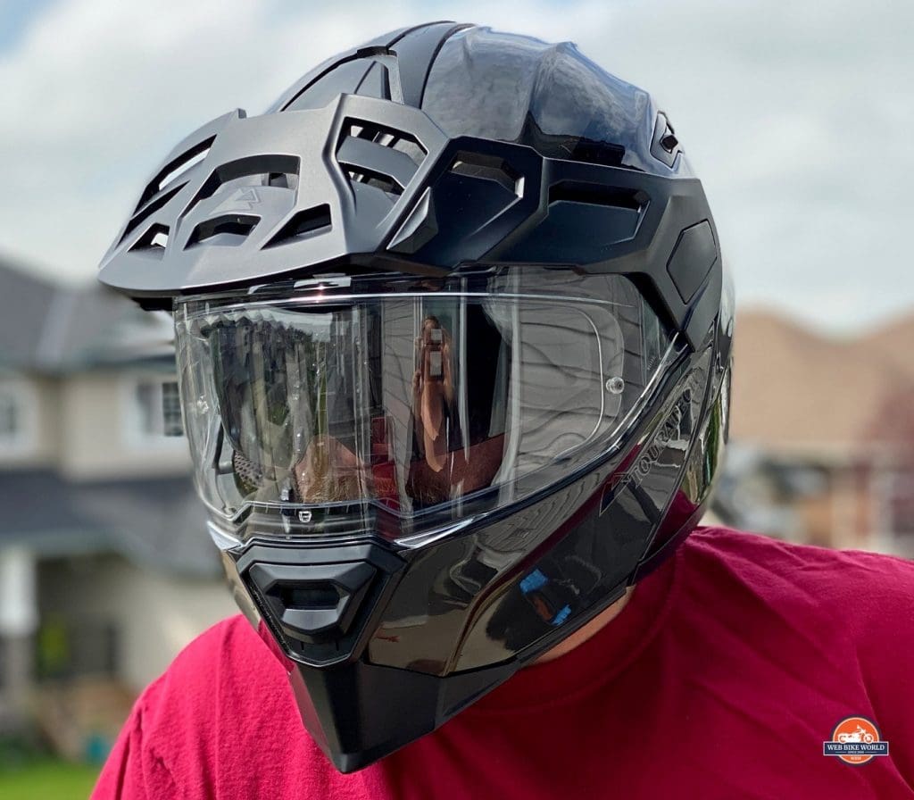 Angle view of the Touratech Aventuro Traveller Carbon helmet.