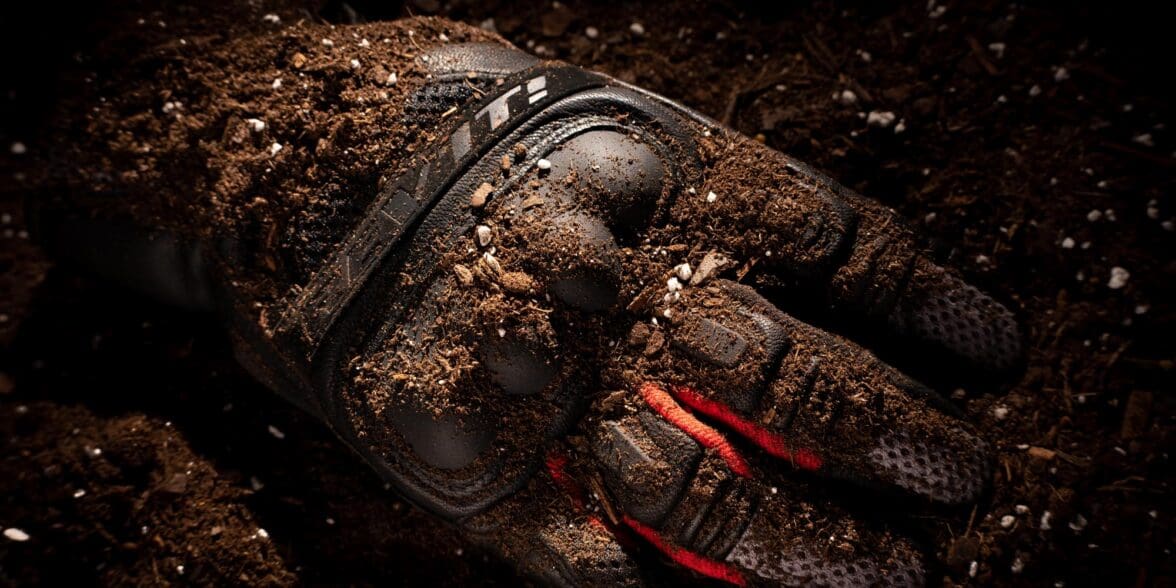 REV'IT Dirt 3 gloves covered in dirt