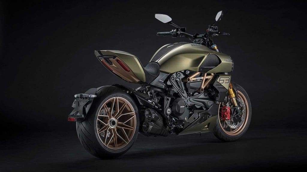 2021-ducati-diavel-1260-lamborghini-studio-3-4-back-right-1024x576.jpg