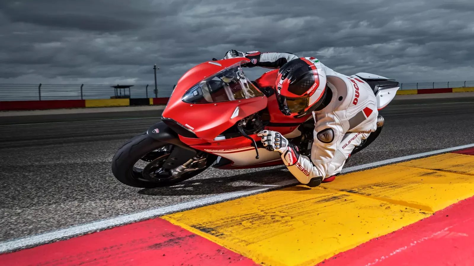 2017 Ducati 1299 Superleggera Cornering On Track